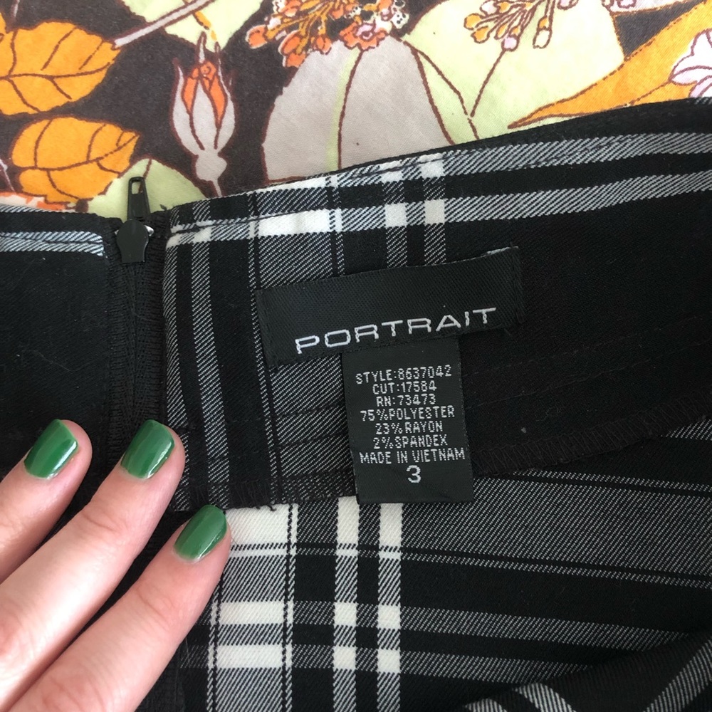 Black and White Plaid Circle Skirt - Picture 4 of 7